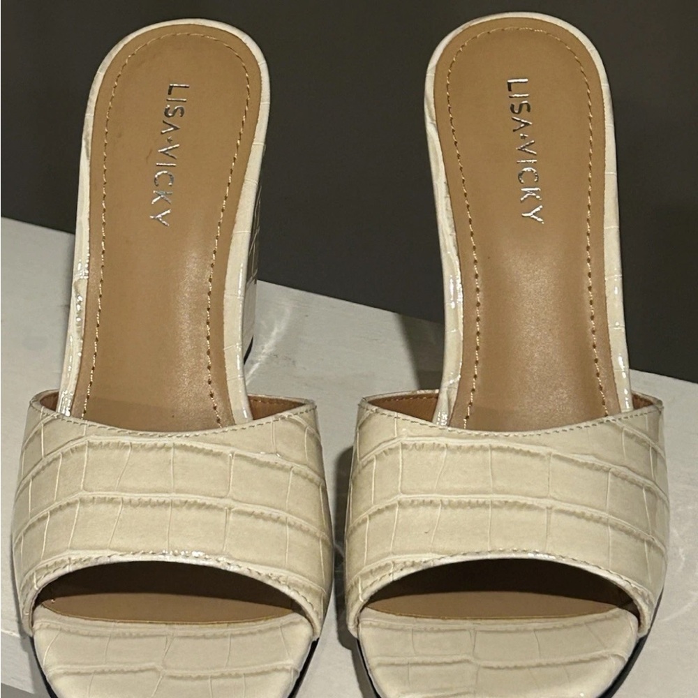 Lisa Vicky Sandals - Picture 2 of 7